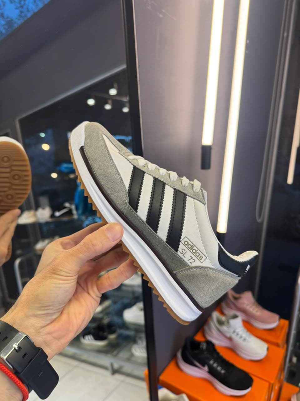 ADIDAS SL